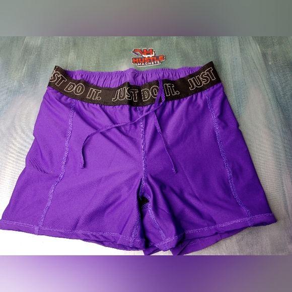 Nike Women's Dri Fit Training Shorts Sz Large New - Picture 8 of 8